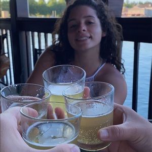 Meet your Posher, Tori🌻